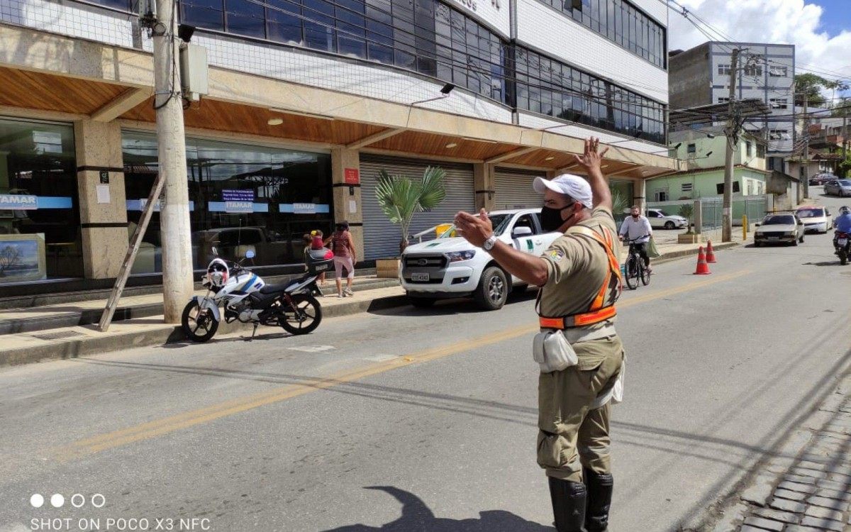 Agente de trânsito em Nova Friburgo